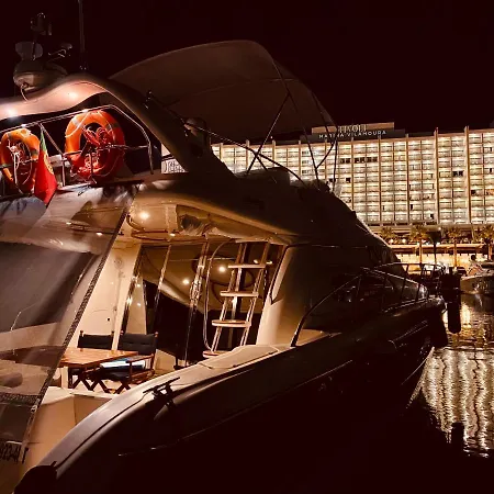 Bateau-hôtel Mr. Cliff Yachts *